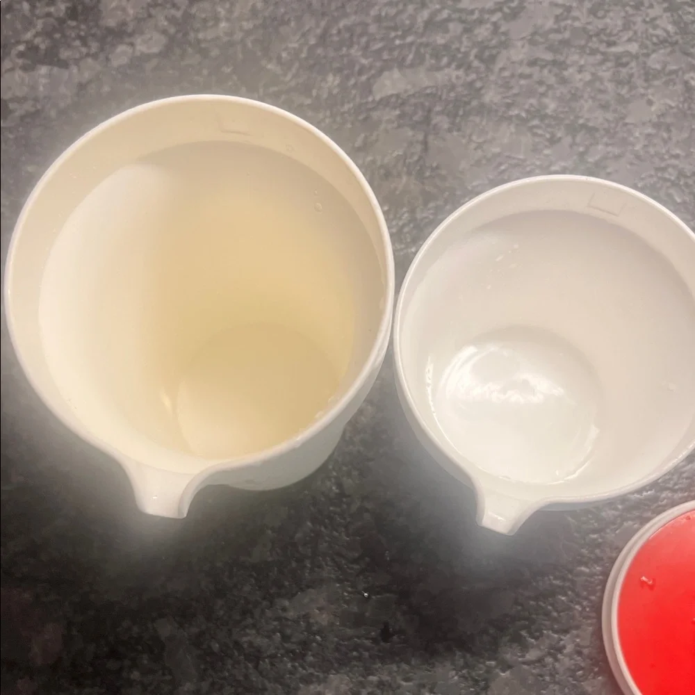 Set of 2 Vintage Tupperware creamer’s White and Red Plastic   5 inch and 3.5 in